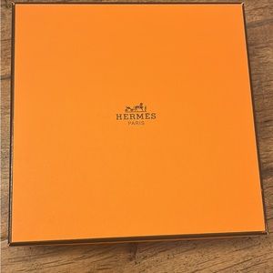 [Hermes] woman’s belt size 90 (34 inches) missing buckle.